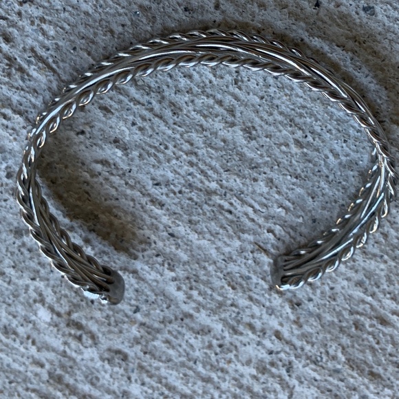 VINTAGE 1980s Adjustable Silver Tone Twisted Wire Cuff Bracelet - Picture 2 of 2